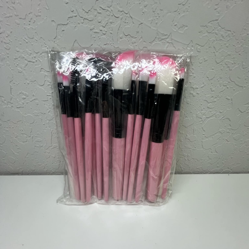 Makeup pink brushes set